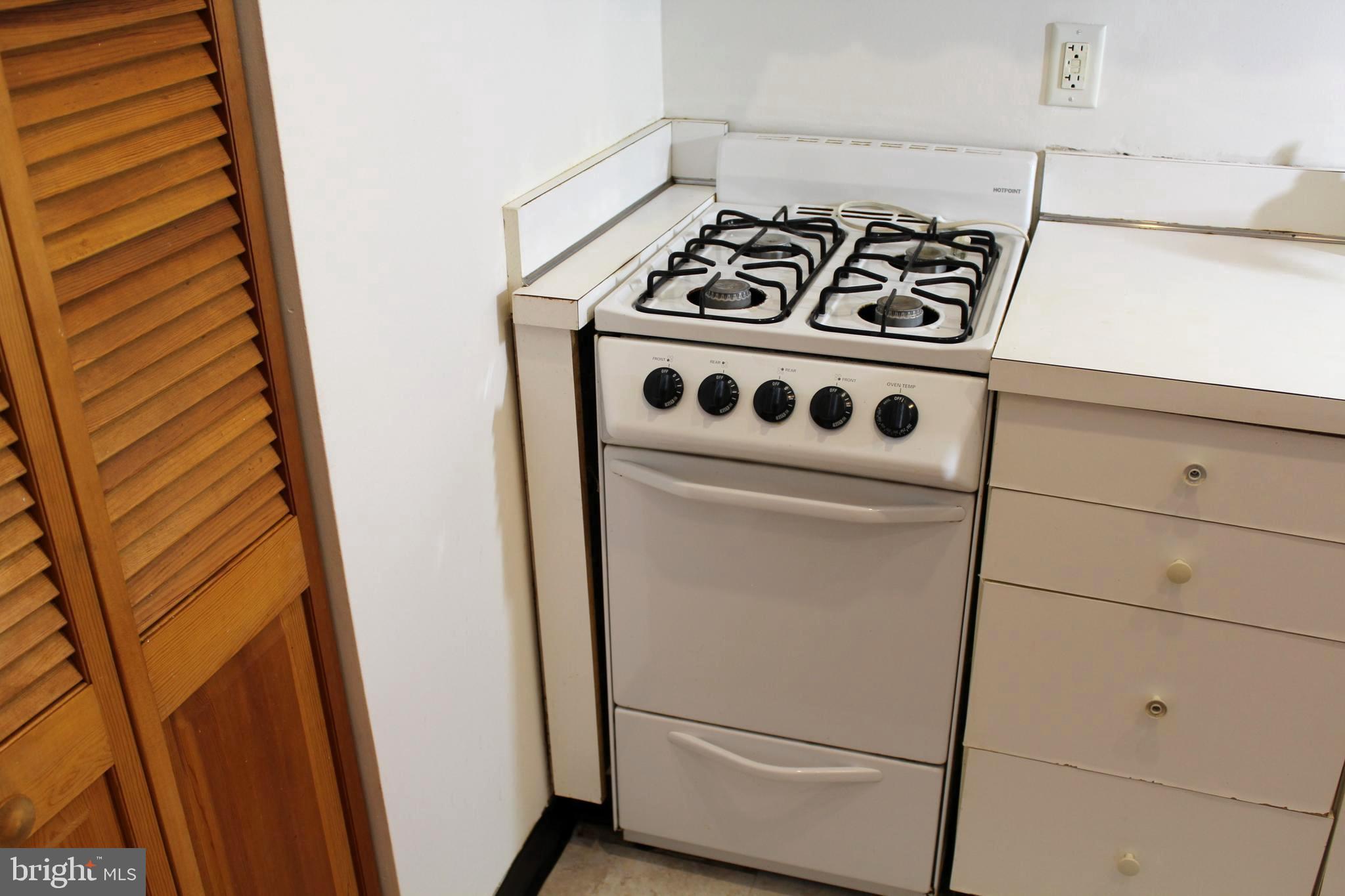 1068 Magazine Road Green Lane, PA 18054 - Photo 43 of 70 GAS RANGE