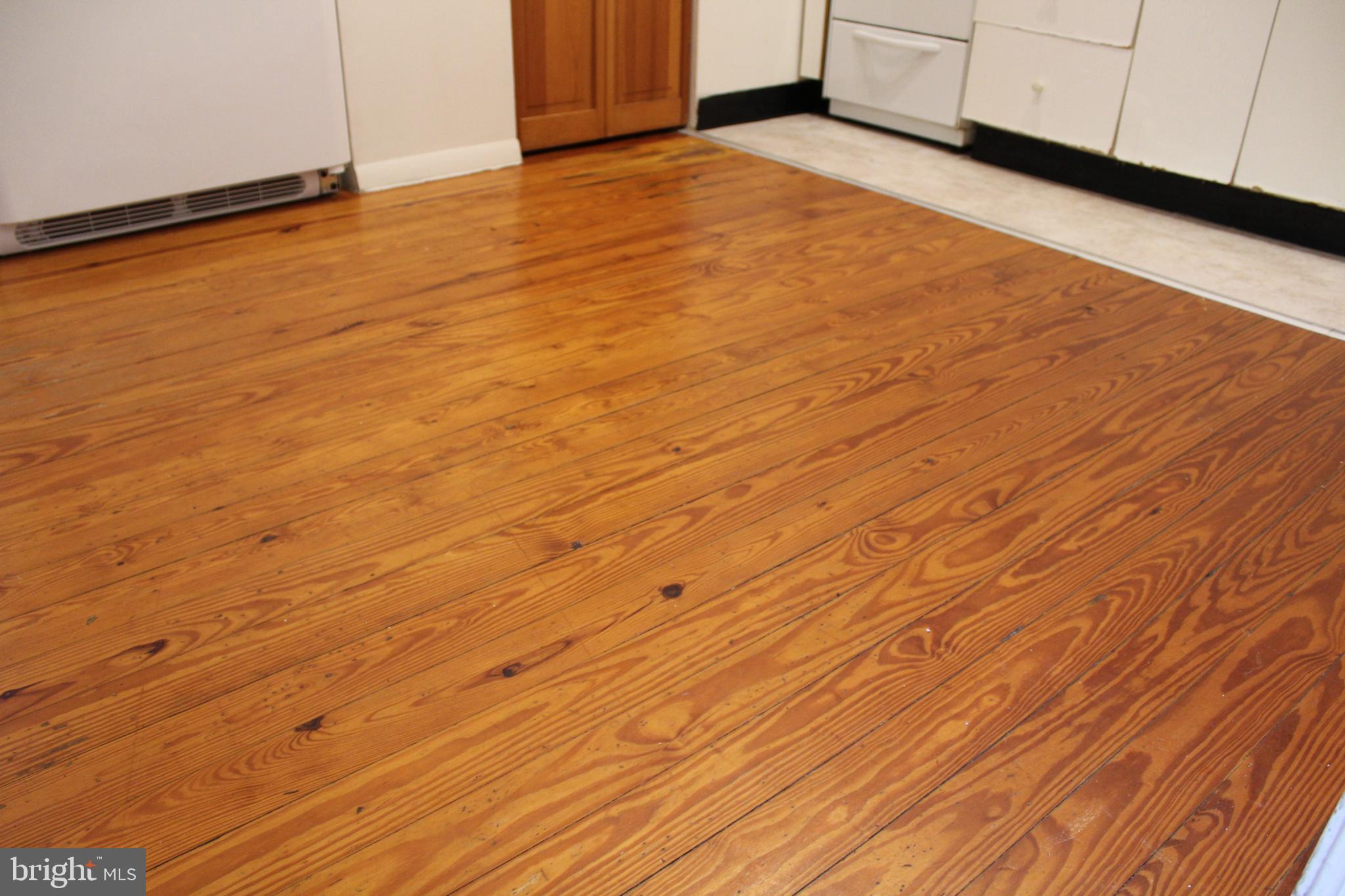 1068 Magazine Road Green Lane, PA 18054 - Photo 44 of 70 PINE FLOORS IN KITCHEN
