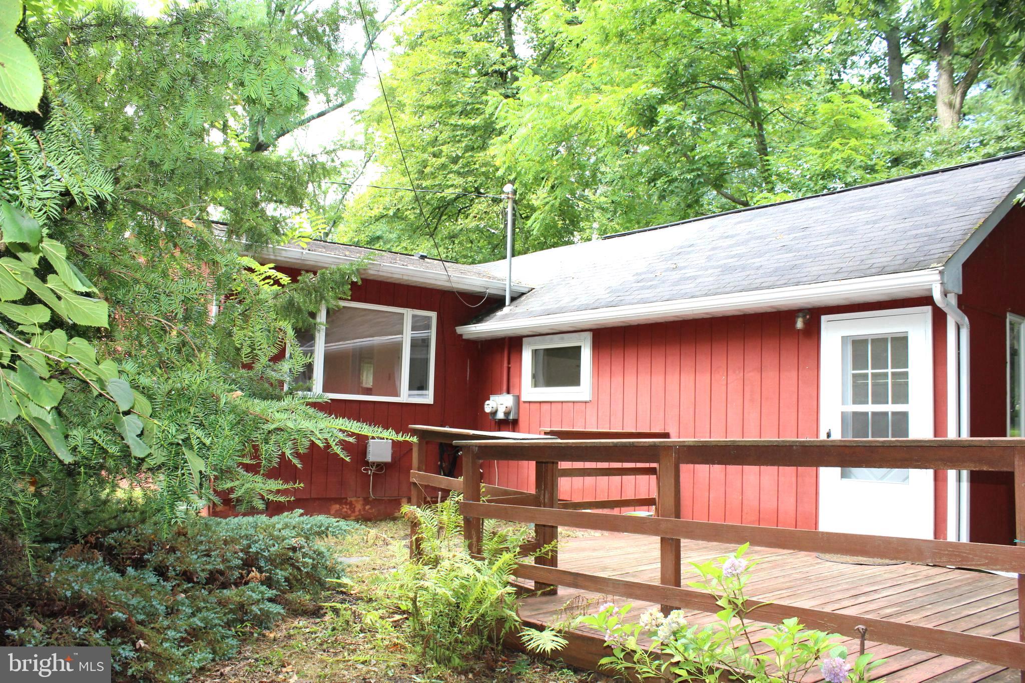 1068 Magazine Road Green Lane, PA 18054 - Photo 5 of 70 VIEW OF HOME FROM THE LEFT SIDE