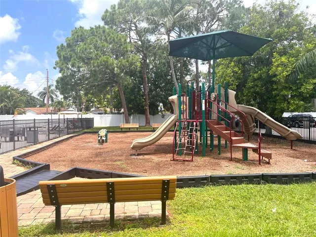 $1,500 | 2700 Coconut Bay Lane, Unit 1L, Sarasota, FL 34237