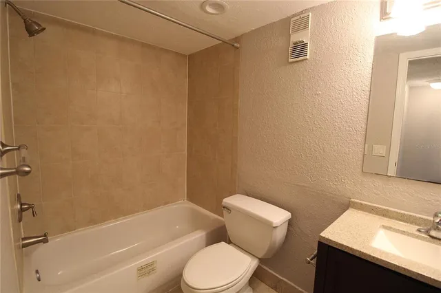 $1,500 | 2700 Coconut Bay Lane, Unit 1L, Sarasota, FL 34237