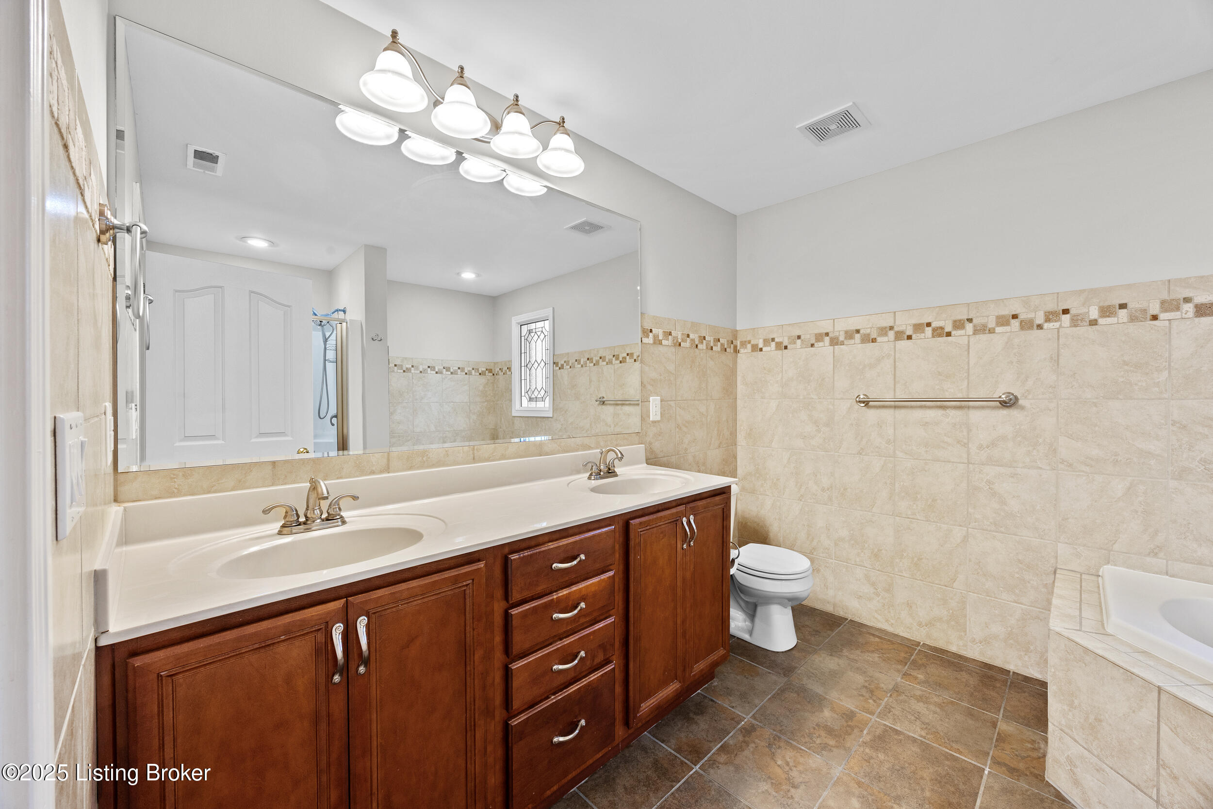 7702 Tempsclair Road Louisville, KY 40220 - Photo 33 of 65 33