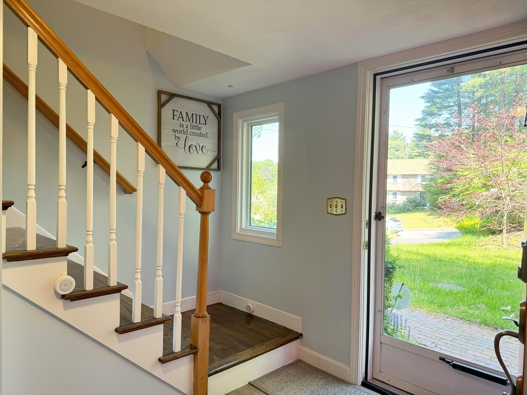 10 Meadowview Road Wayland, MA 01778 - Photo 5 of 33