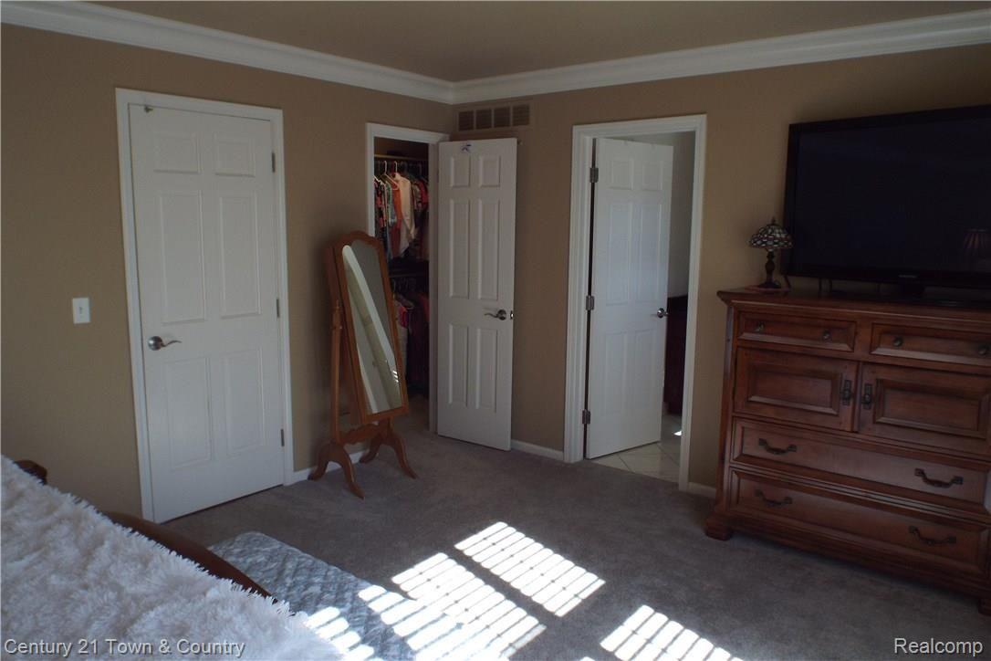 6384 Perry Road Grand Blanc, MI 48439 - Photo 30 of 77 Walk in closet in Master bedroom.