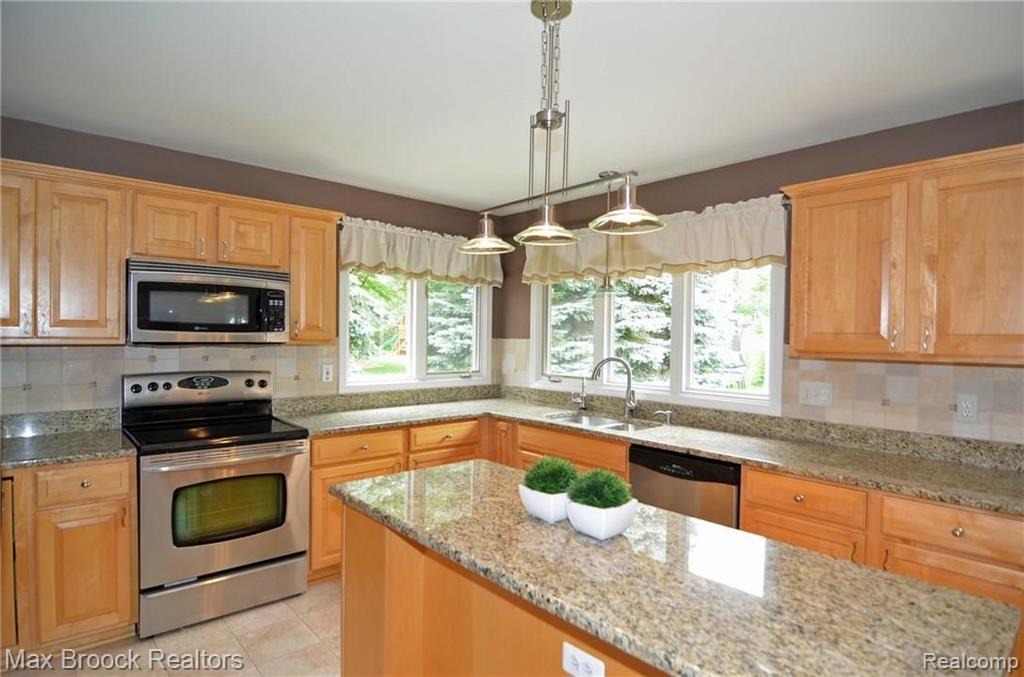 1923 Cloverdale Drive Rochester, MI 48307 - Photo 8 of 30