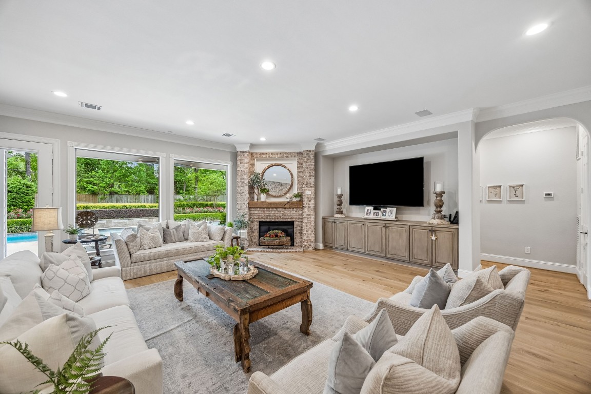 822 Riedel Drive Houston, TX 77024 - Photo 3 of 50