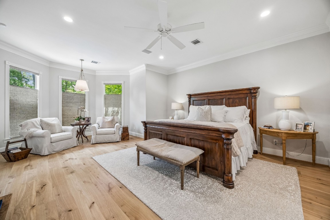 822 Riedel Drive Houston, TX 77024 - Photo 5 of 50