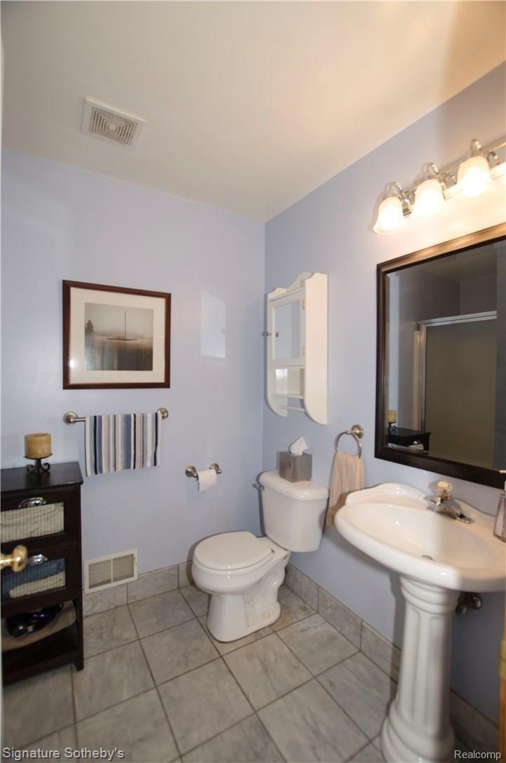2333 Crooks Road Royal Oak, MI 48073 - Photo 19 of 51 first floor batha.JPG