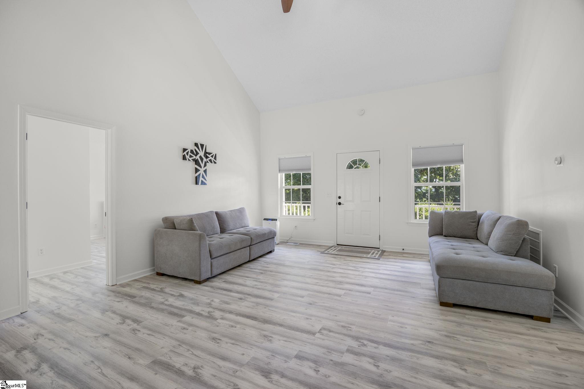 124 East King Road Greer, SC 29651 - Photo 17 of 39