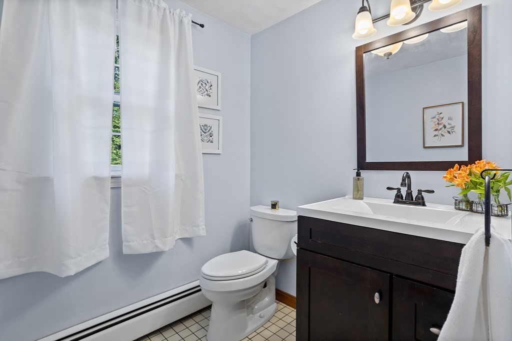 10 Pheasant Ridge Road Townsend, MA 01469 - Photo 28 of 40 a bathroom with a sink a toilet and shower