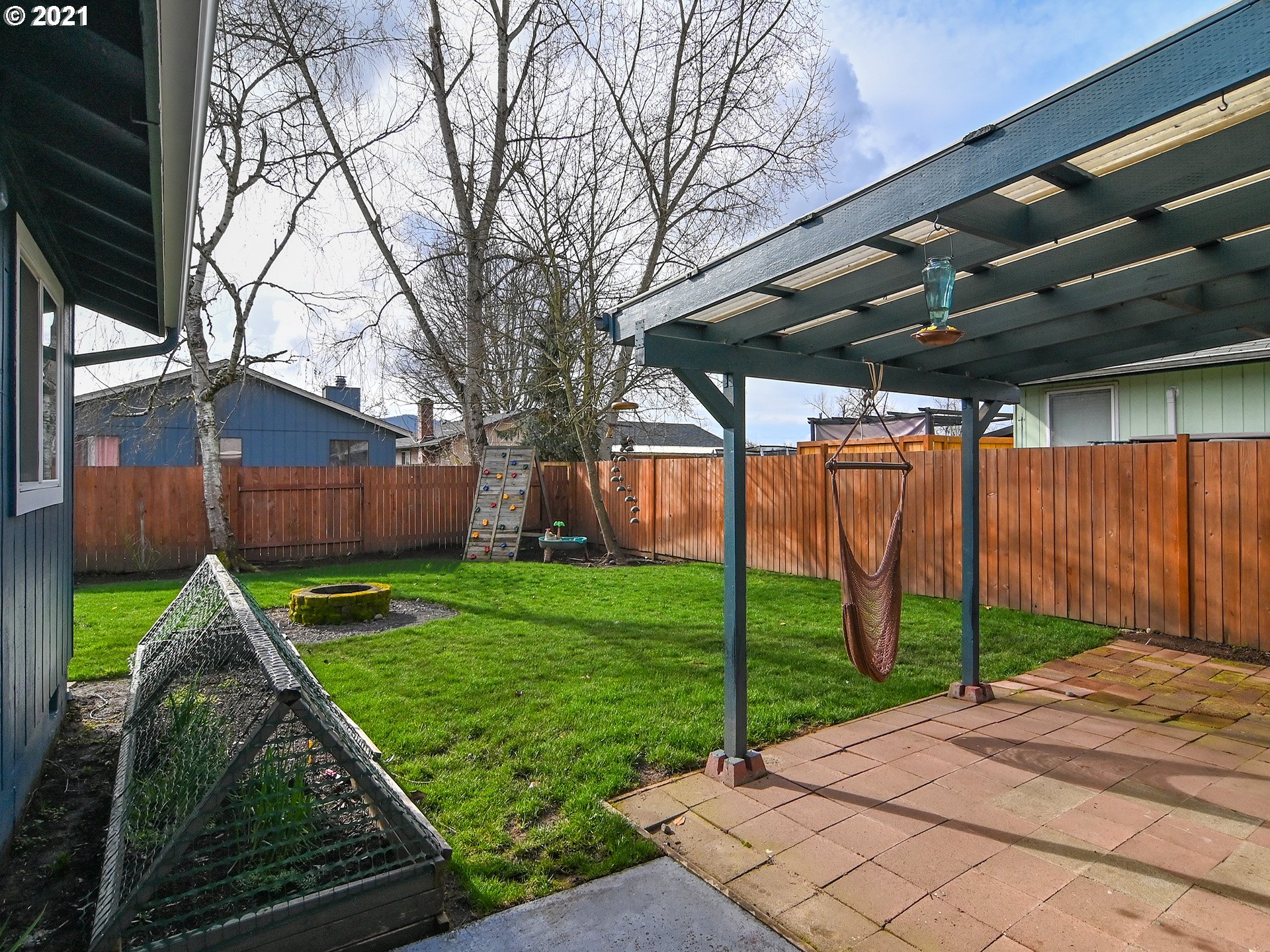 4867 C Street Springfield, OR 97478 - Photo 4 of 32 Gallery Image 4