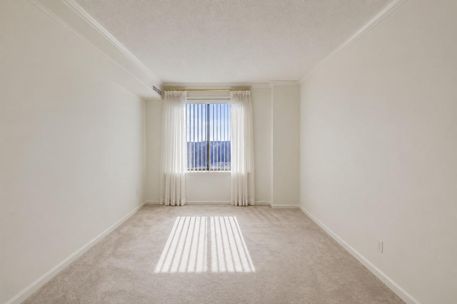 19385 Cypress Ridge Terrace, Unit 920 Leesburg, VA 20176 - Photo 16 of 40 Second bedroom with large closet.