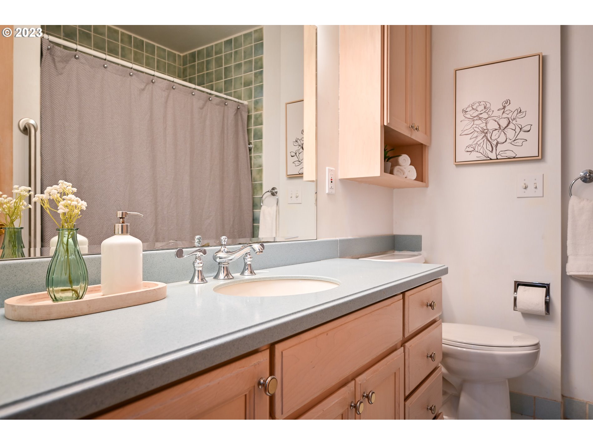 6677 Southwest Bancroft Way Portland, OR 97225 - Photo 21 of 37 Bathroom