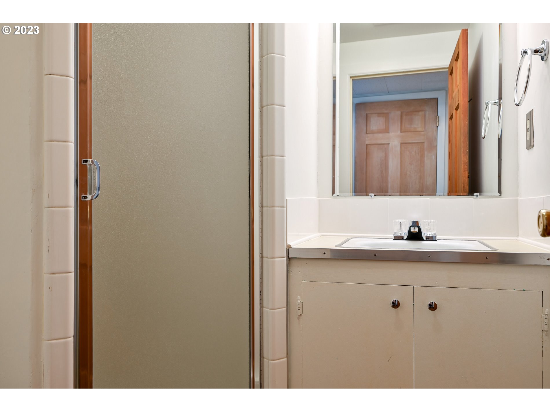 6677 Southwest Bancroft Way Portland, OR 97225 - Photo 26 of 37 Bathroom