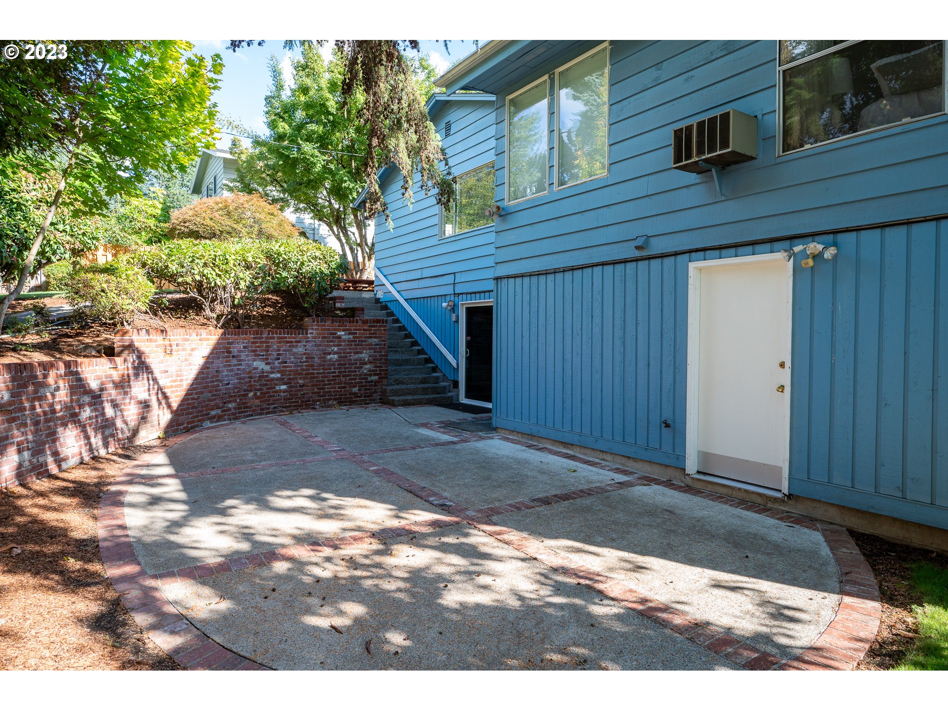 6677 Southwest Bancroft Way Portland, OR 97225 - Photo 36 of 37 Patio