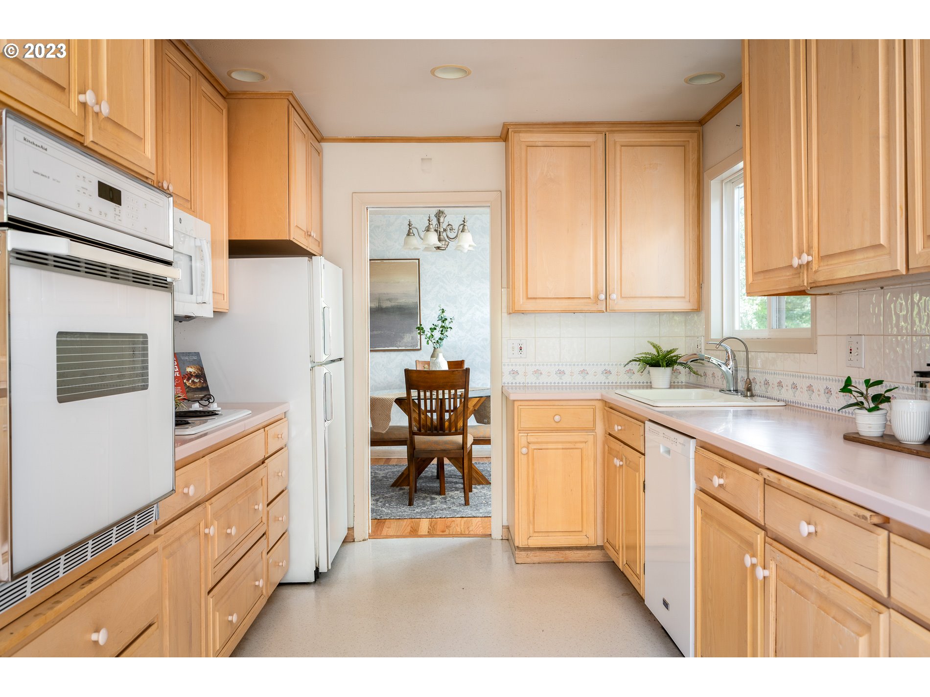 6677 Southwest Bancroft Way Portland, OR 97225 - Photo 8 of 37 Gallery Image 8