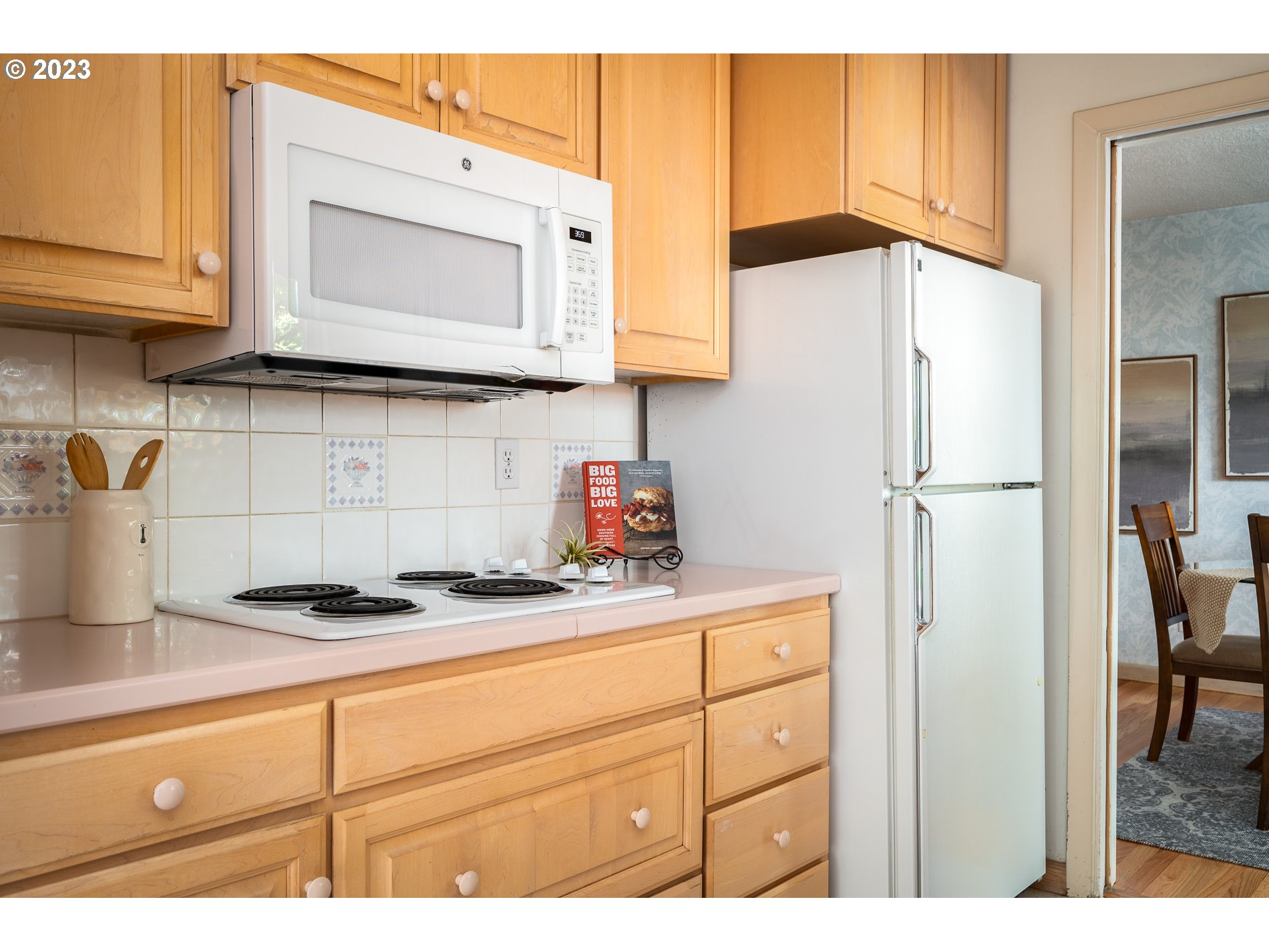 6677 Southwest Bancroft Way Portland, OR 97225 - Photo 9 of 37 Kitchen