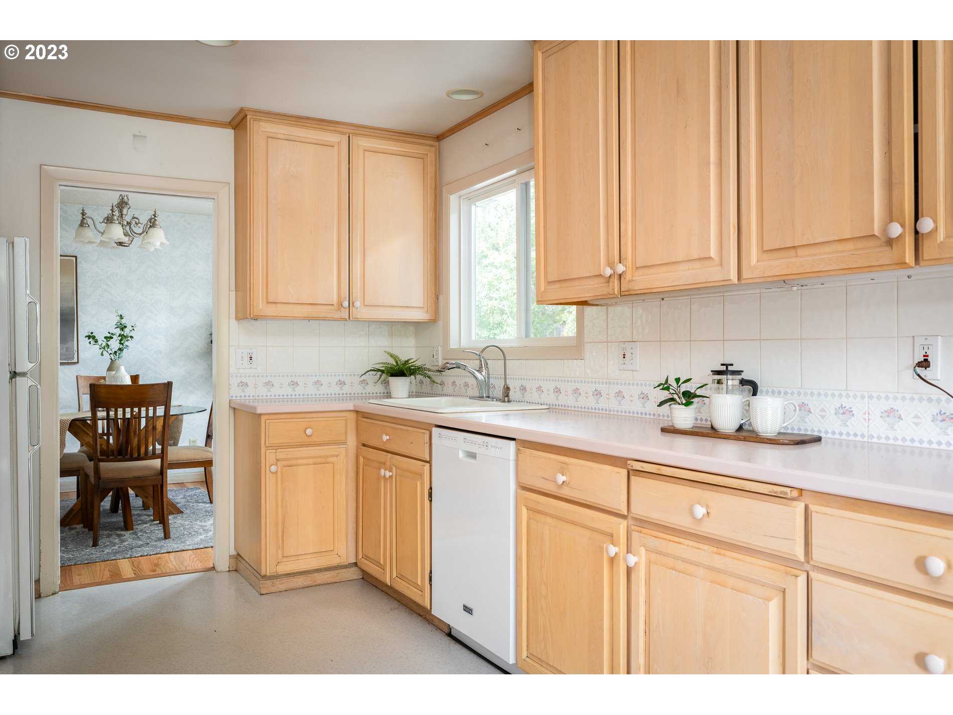 6677 Southwest Bancroft Way Portland, OR 97225 - Photo 10 of 37 Kitchen