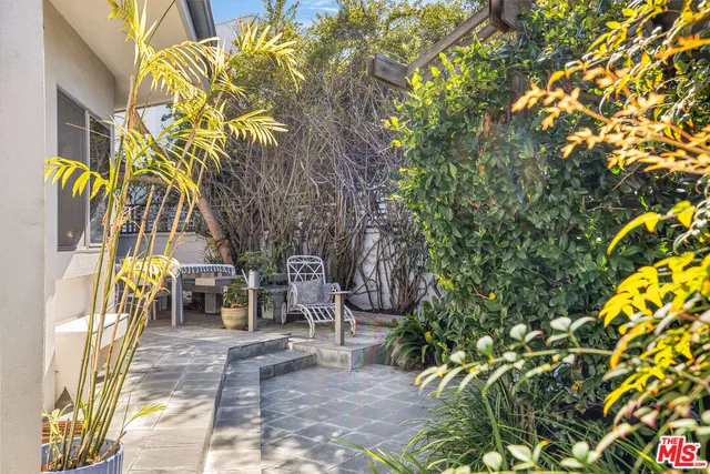 $10,000 | 2209 Pearl Street, Santa Monica, CA 90405