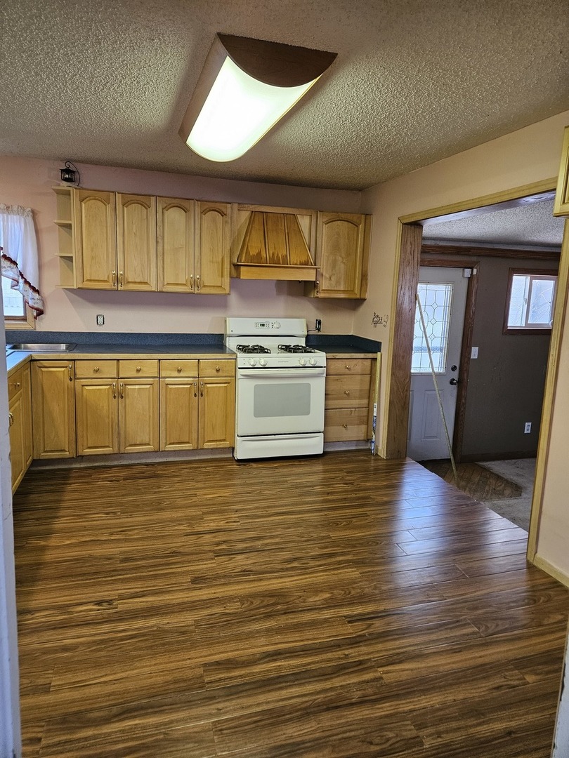 520 West Johnson Street Utica, IL 61373 - Photo 5 of 19