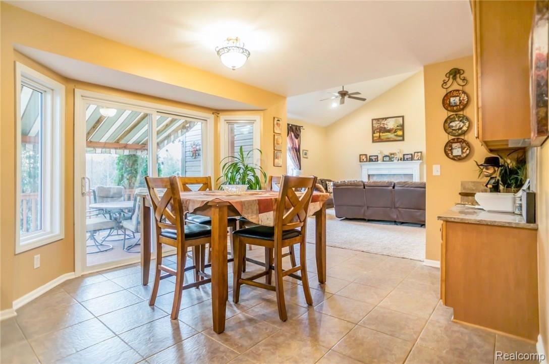 1088 Thorn Ridge Drive Howell, MI 48843 - Photo 11 of 30 11.jpg