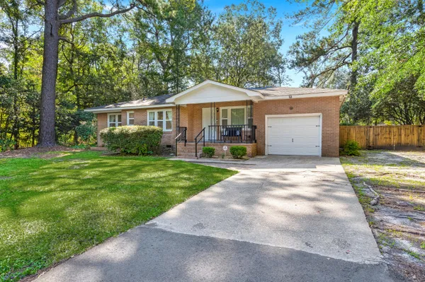 $1,950 | 2611 North Oakridge Circle, North Charleston, SC 29420