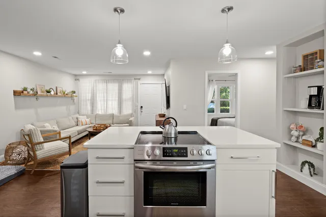 $2,650 | 2611 North Oakridge Circle, North Charleston, SC 29420