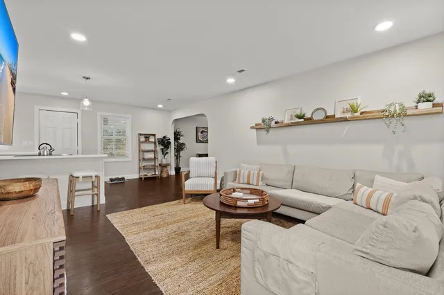 $2,650 | 2611 North Oakridge Circle, North Charleston, SC 29420