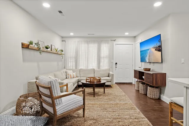 $2,650 | 2611 North Oakridge Circle, North Charleston, SC 29420