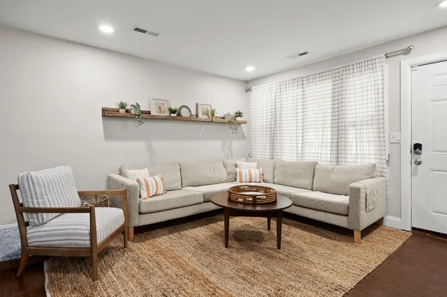 $2,650 | 2611 North Oakridge Circle, North Charleston, SC 29420