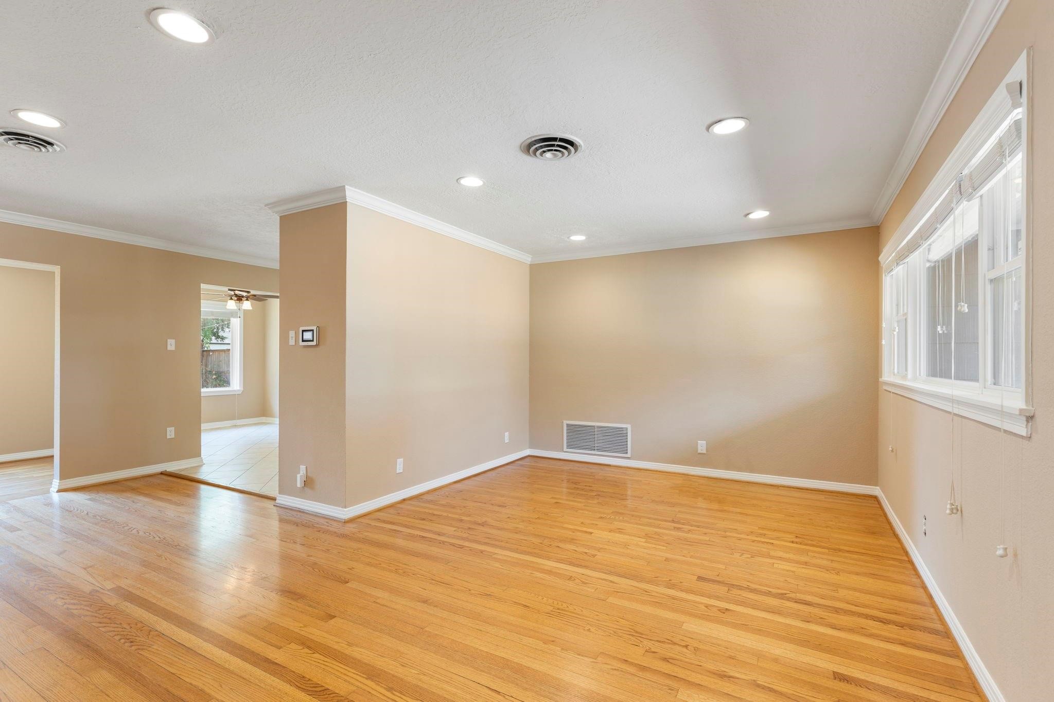 1802 Turnpike Road Houston, TX 77008 - Photo 5 of 47