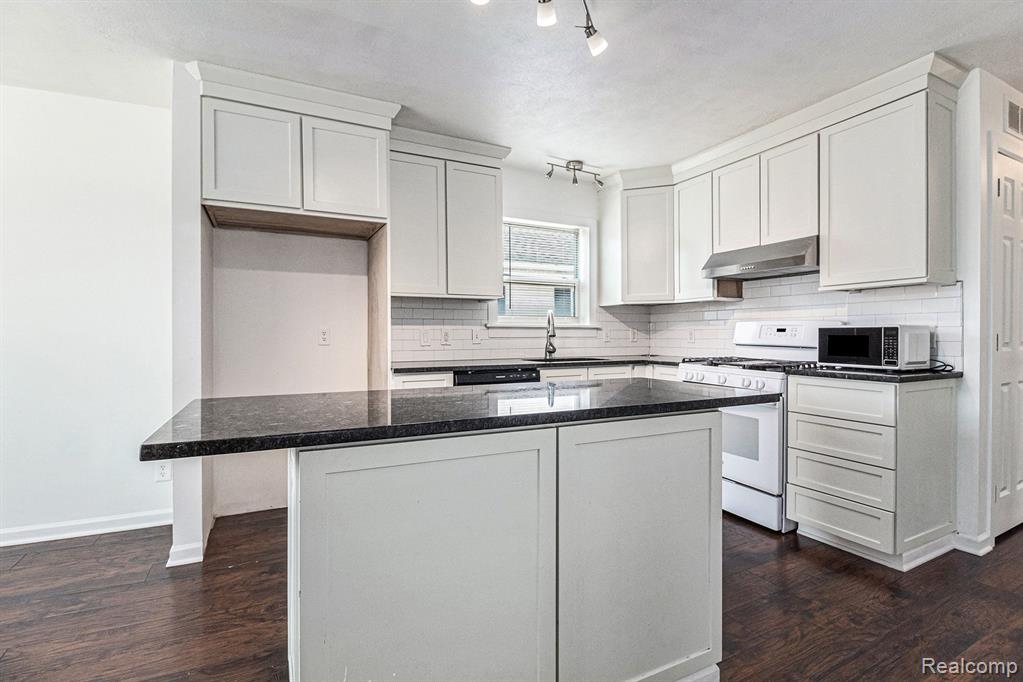 4016 Howe Road Wayne, MI 48184 - Photo 14 of 40