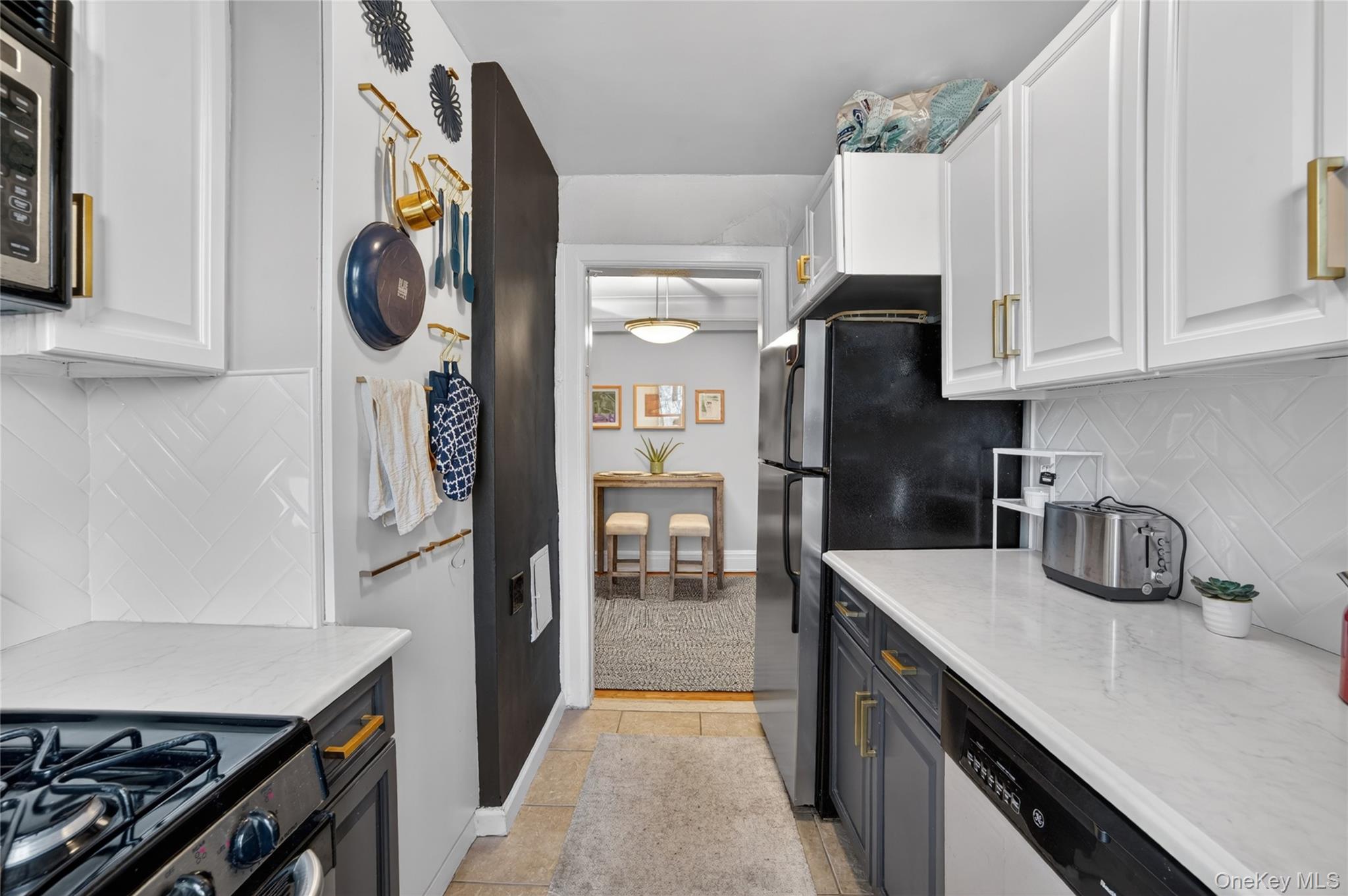 42 Pondfield Road West, Unit 4F Bronxville, NY 10708 - Photo 20 of 30