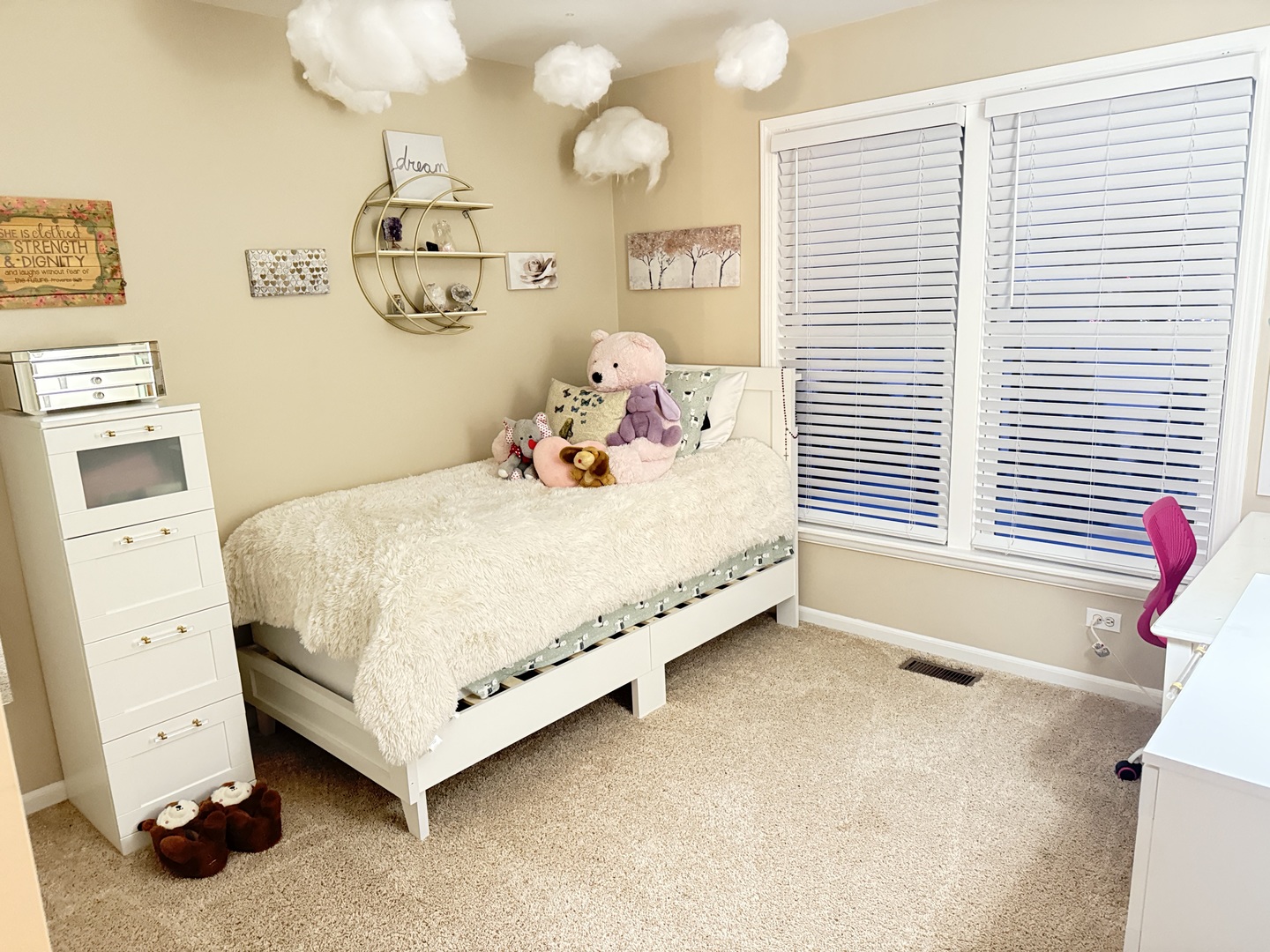 1N539 Turnberry Lane Winfield, IL 60190 - Photo 22 of 41 a bedroom with a bed and a window