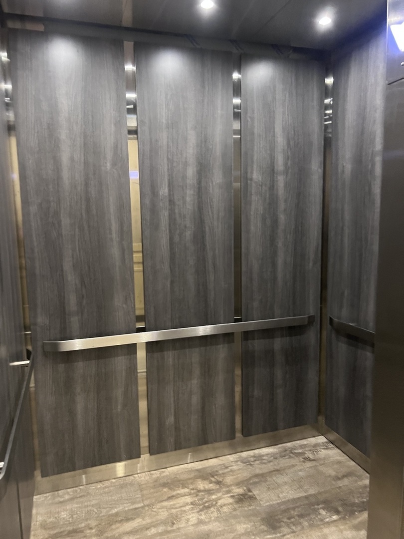 1208 East 64th Street, Unit 3D Chicago, IL 60637 - Photo 3 of 20 a view of a elevator