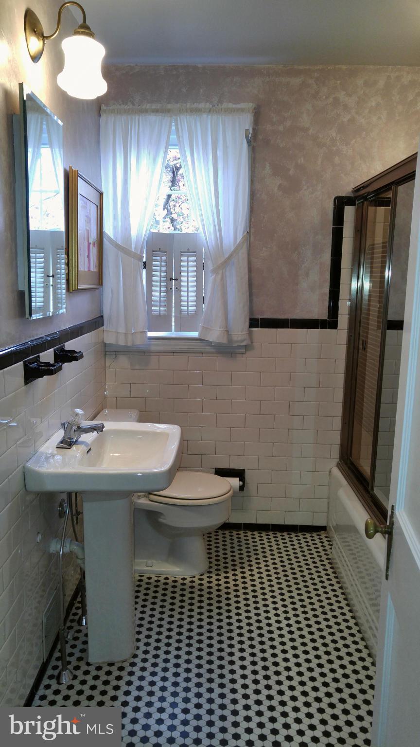 141 Murdock Road Baltimore, MD 21212 - Photo 18 of 30 Bath