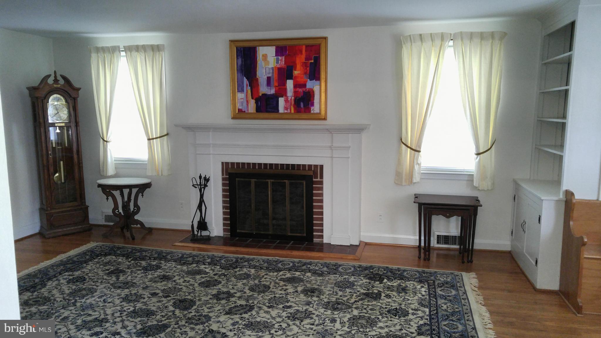 141 Murdock Road Baltimore, MD 21212 - Photo 7 of 30 Living Room