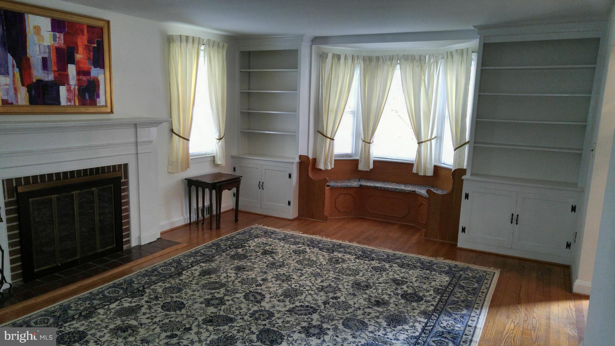 141 Murdock Road Baltimore, MD 21212 - Photo 8 of 30 Living Room