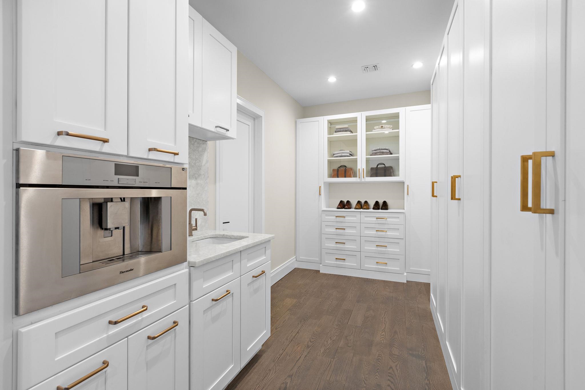 396 Knollwood Road Ridgewood, NJ 07450 - Photo 30 of 50 a kitchen with cabinets and window