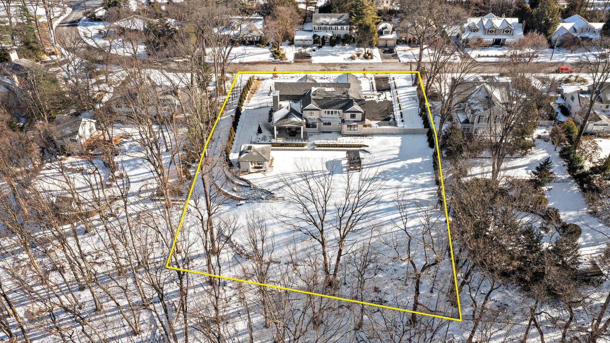 396 Knollwood Road Ridgewood, NJ 07450 - Photo 47 of 50 a view of water fountain