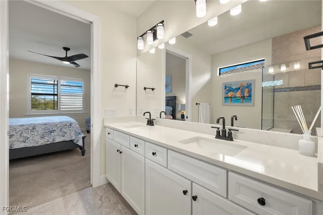 a en suite bathroom with a double vanity sink and mirror