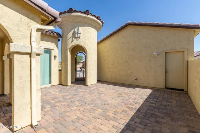 a view of a big room with closet and windows