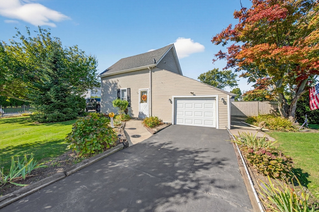 25 Winward Street Fall River, MA 02724 - Photo 16 of 36