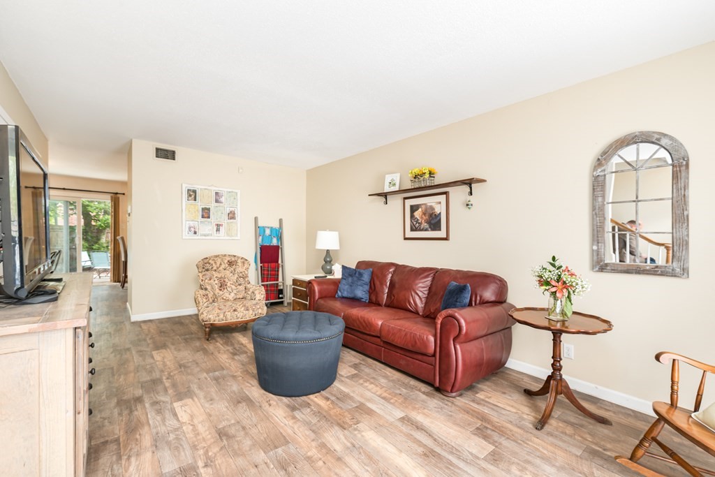 1153 Dickinson Street, Unit 1153 Springfield, MA 01108 - Photo 3 of 25