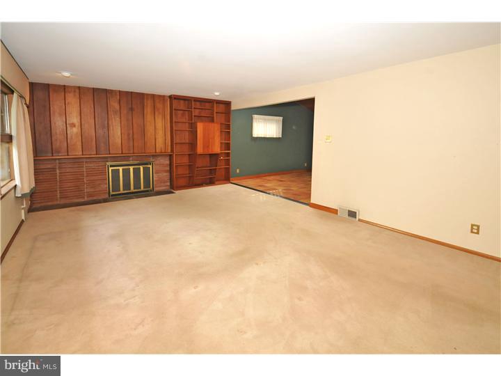 1380 Warner Road Jenkintown, PA 19046 - Photo 4 of 18 Living Room