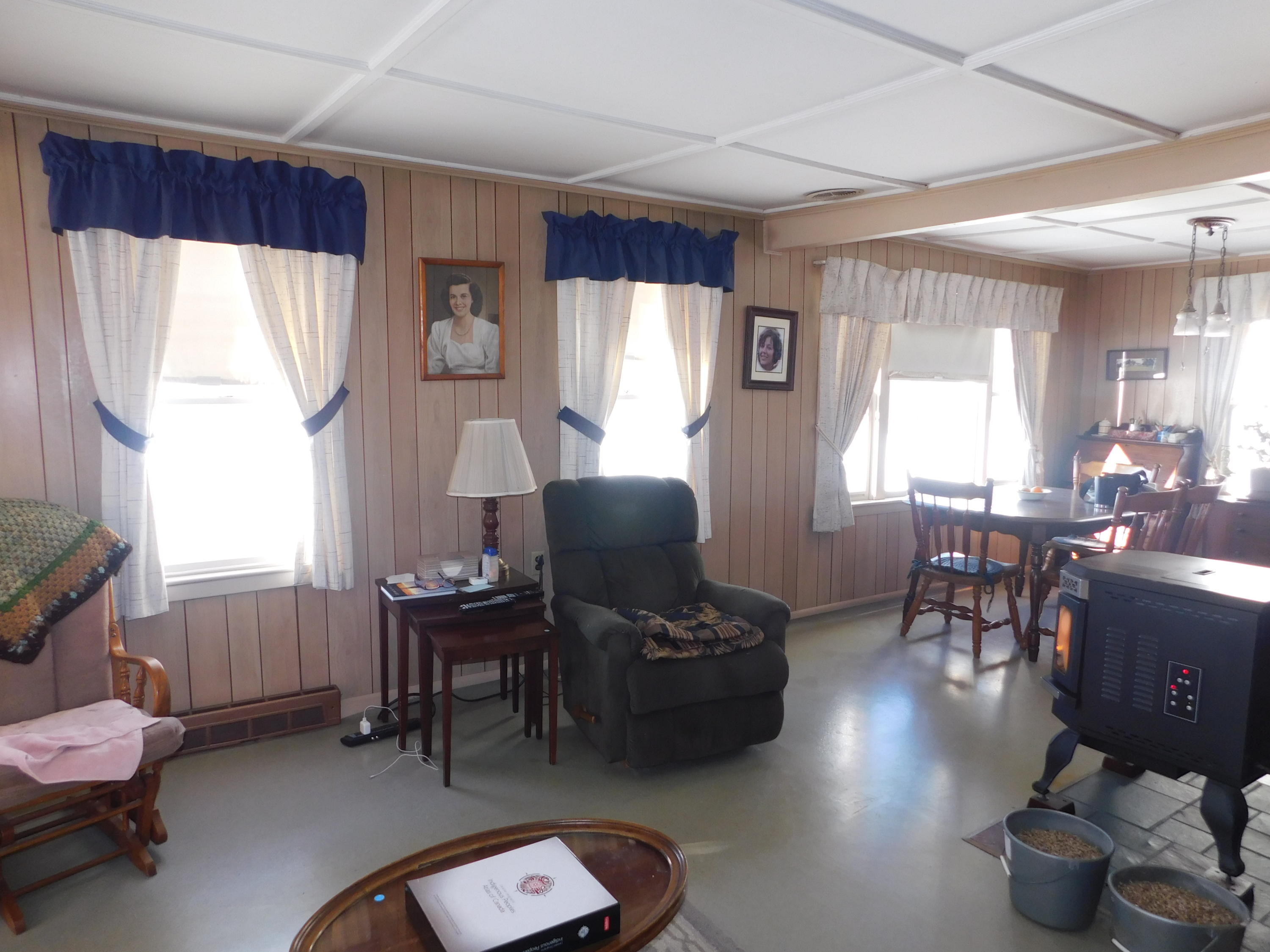 532 Town Farm Road Oakland, ME 04963 - Photo 6 of 25 Living room
