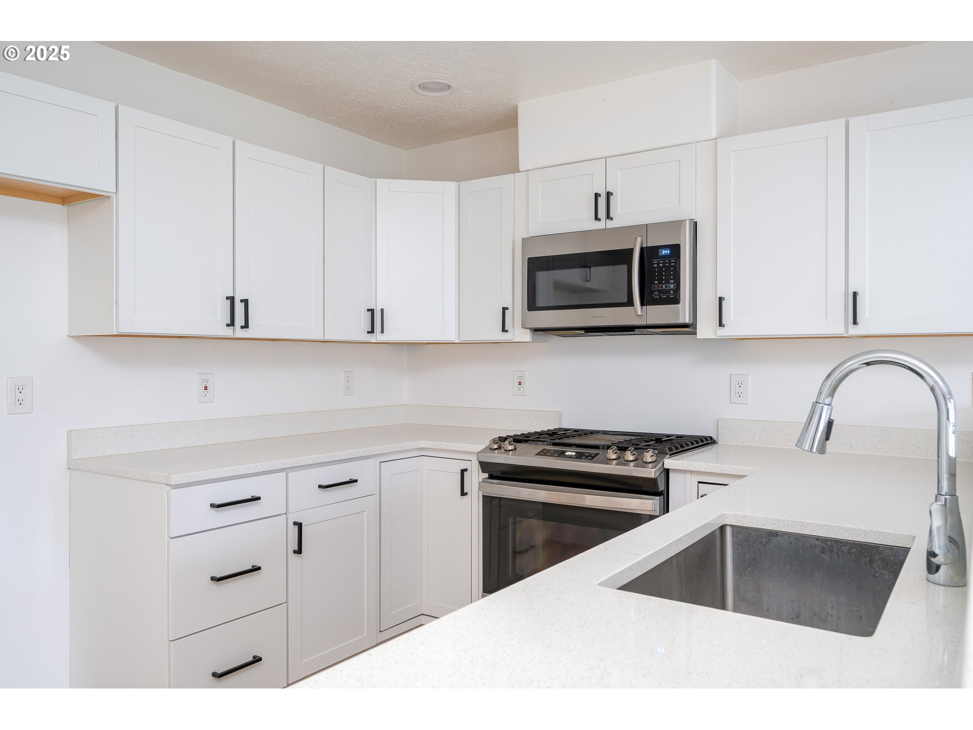 39380 Amherst Street Sandy, OR 97055 - Photo 4 of 45