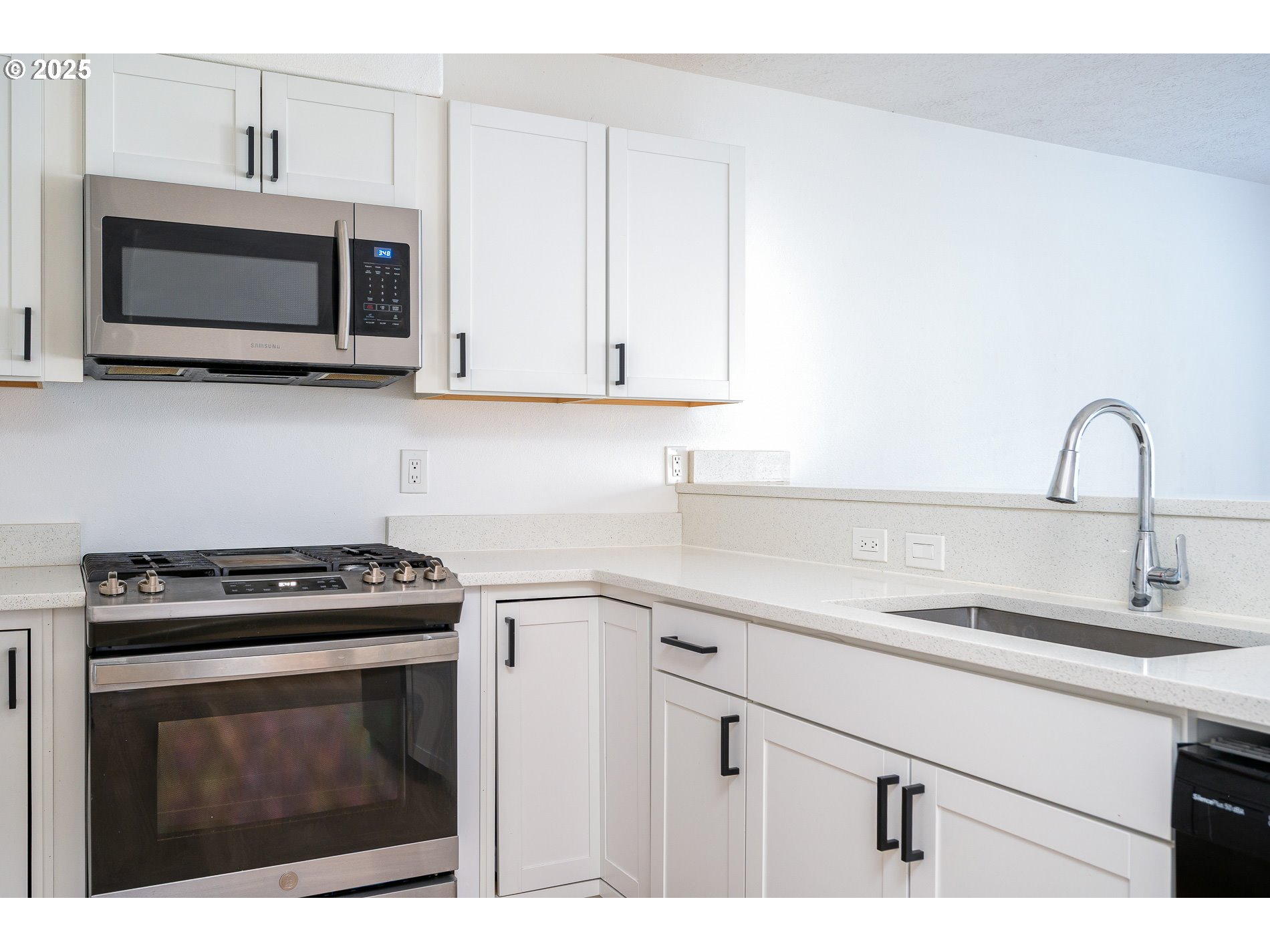 39380 Amherst Street Sandy, OR 97055 - Photo 5 of 45