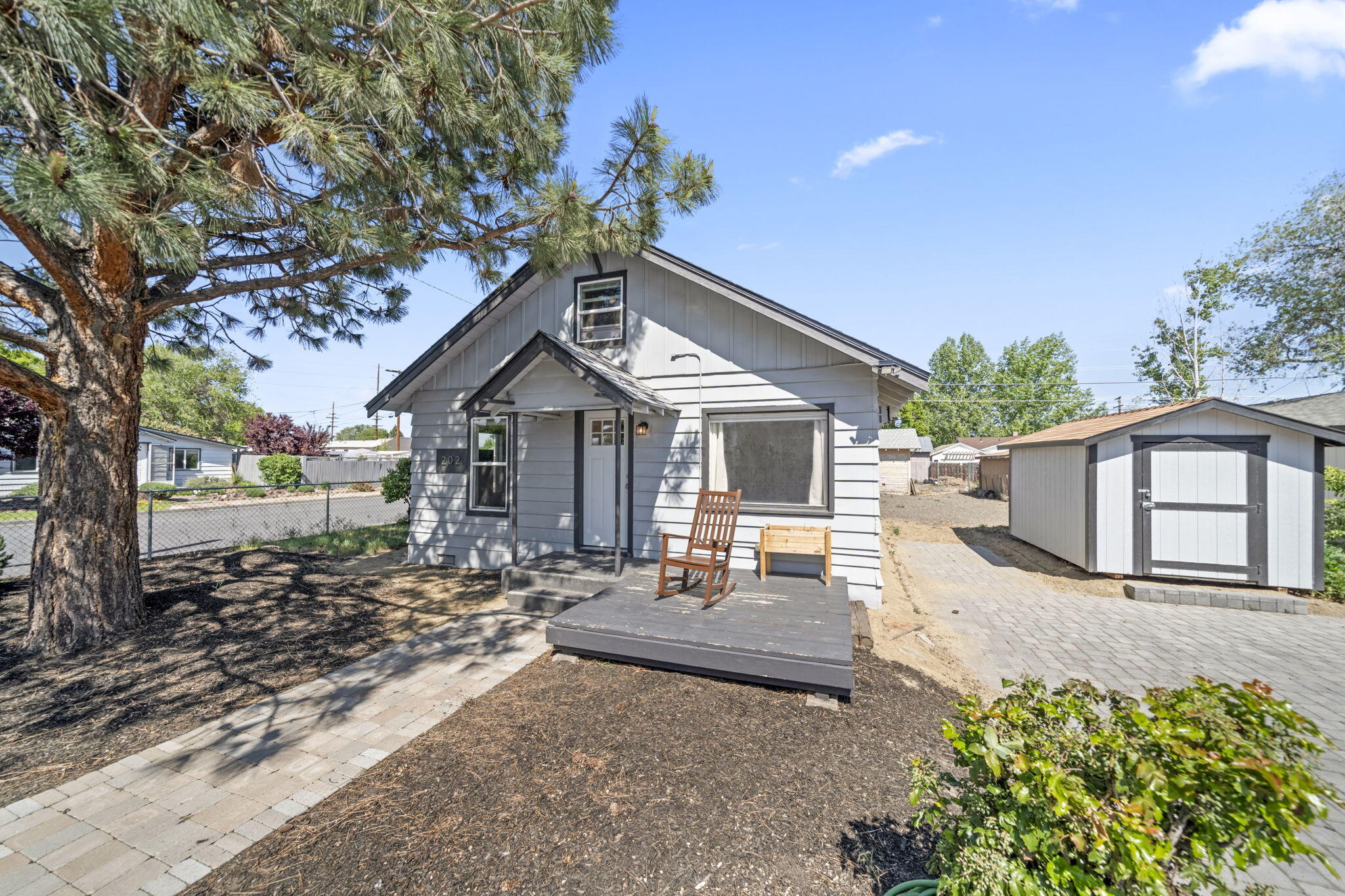 202 Southwest 3rd Street Redmond, OR 97756 - Photo 2 of 25 Front yard