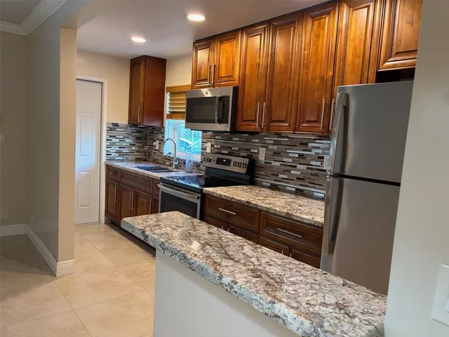 $155,000 | 1021 Northeast 24th Avenue, Unit 9, Pompano Beach, FL 33062